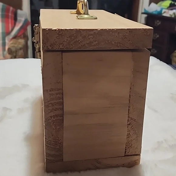 HANDMADE WOODEN BOX WITH  LID AND  LOCK - Picture 5 of 10